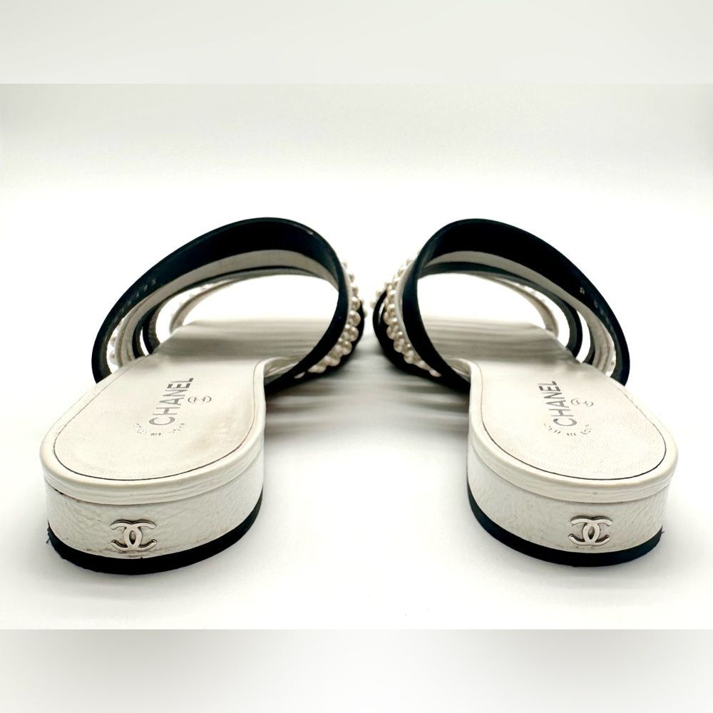 Chanel CC Logo Grosgrain Leather Pearl Straps Mules Sandals White/Black EU 38.5 - Picture 2 of 11
